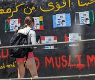 arab arabic_text female flag:israel flag:palestine graffiti irl islam israel kissing make_love_not_war palestine variant:chudjak // 1024x863 // 133.7KB