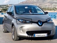 crying license_plate meta:duplicate_in_case_jannys_dont_approve renault renault_zoe selfish_little_fuck soygem_party soyjak variant:cryboy_soyjak // 527x400 // 466.8KB