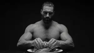 Man_eating_lobster_shell_20260917121510.mp4