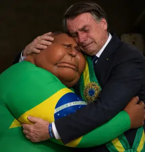 Give hugs to bolsonaro 🥺