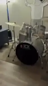 2OoI-_AJ1GCgIYIU.mp4